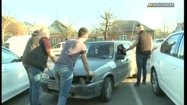 На улицах Краснодара курсируют участники сообщества «Взаимопомощь на дорогах» смотреть онлайн