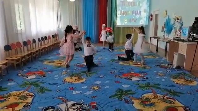 МКДОУ Приморский д\с "Сказка" муз. руководитель Маковкина Ирина Александровна "Выпускной вальс" смотреть онлайн
