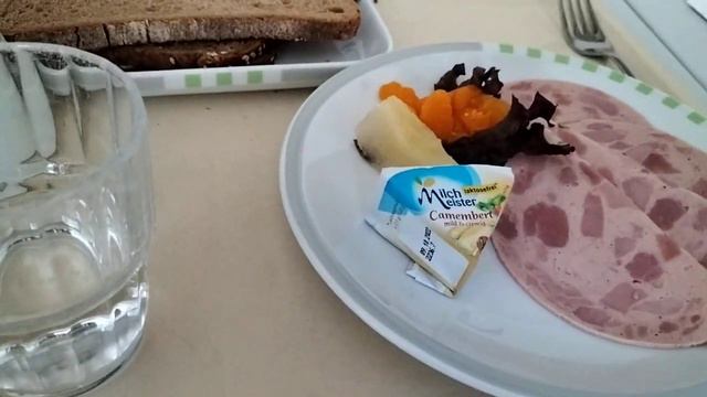 Ужин в немецкой больнице 😉 Ещё была клубника 🍓 угостили .Оййй объелась 😄 смотреть онлайн