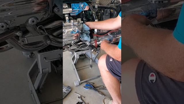 Valkyrie 1999 IS (97-03 also) alternator removal and replacement смотреть онлайн