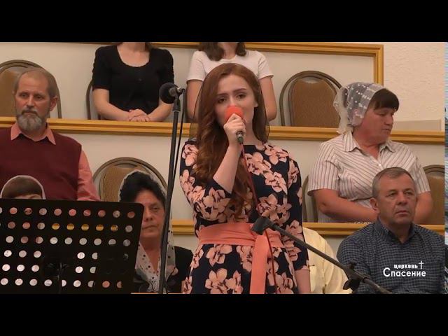 В окно мальчишка смотрит с грустью смотреть онлайн