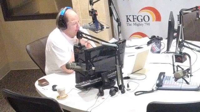 Sarah Liss - Community Cats Team Manager at Treehouse Humane Society in Chicago смотреть онлайн