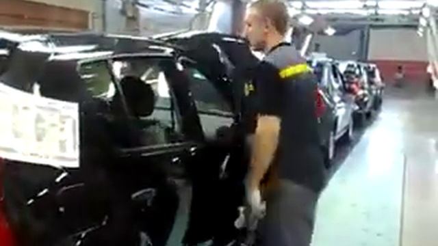 Сборка Renault Sandero.mp4 смотреть онлайн