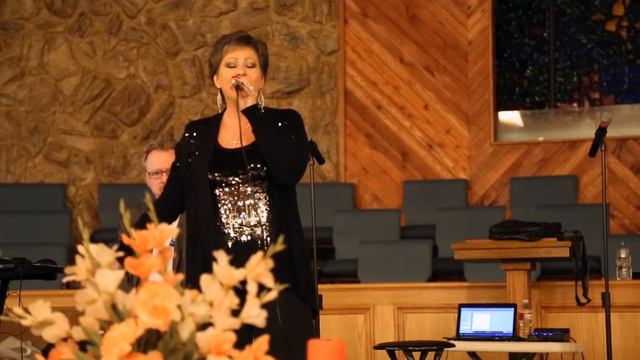 Gloria Diane Gardner sings "I Am Redeemed" смотреть онлайн