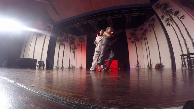 il Tango - Osgood e Daphne смотреть онлайн
