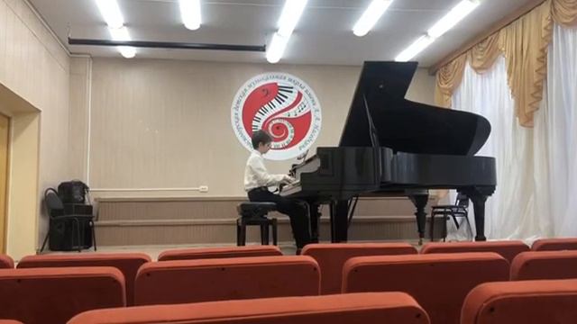 Смирнов Михаил 11 лет . И.Бах "Маленькая прелюдия" Ре мажор, Э.Григ "Птички" смотреть онлайн