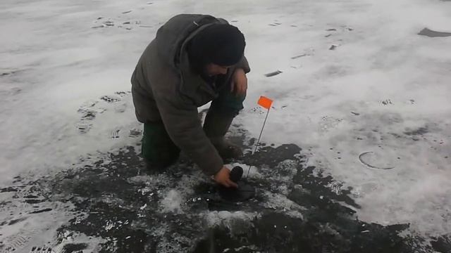 рыбалка на жерлицы 06.12.14 озеро Вяна смотреть онлайн