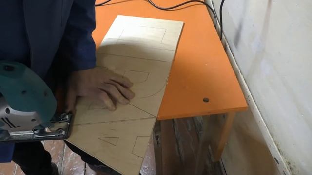 Выпиливаем Большие Буквы смотреть онлайн