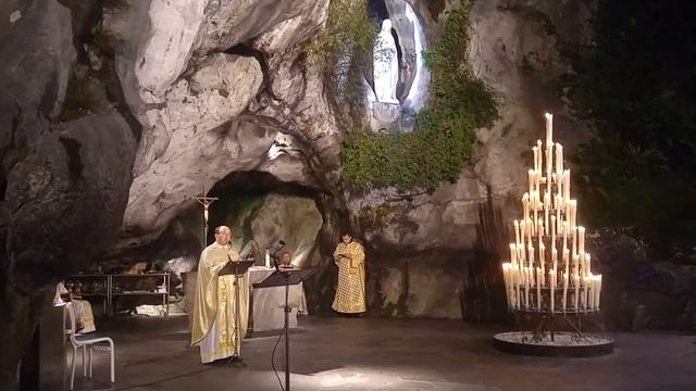 Проповідь о. Івана Кулика в печері Об'явлення Божої Матері в Люрді смотреть онлайн