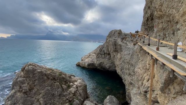 КРЫМ - стоит ли ехать сюда на отдых. СУДАК - путешествие по древнему коралловому рифу. смотреть онлайн