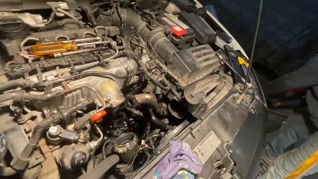 VW Jetta TDI 2012 Crank position sensor replacement смотреть онлайн