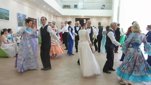 Па де Труа. Летний цветочный бал смотреть онлайн