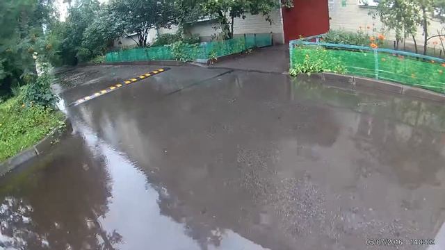 Уже много лет лужа перед подъездом....