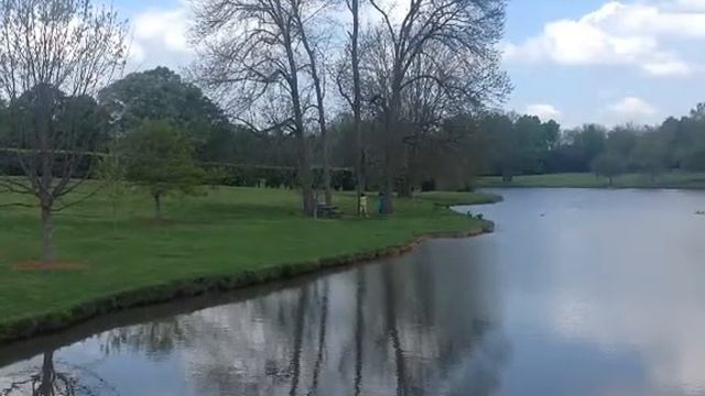 iPad (3 Gen) vs. iPhone 4s - Part Two смотреть онлайн