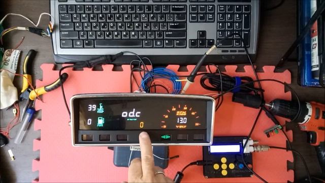 Третяя версия прибора с белыми индикаторами и разной подсветкой. смотреть онлайн