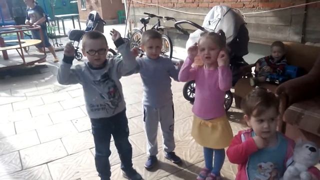 Позитивия 10 05 2018 Интерактивная игра считалка на улице смотреть онлайн