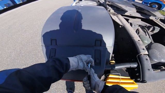 Субботний ПХД. Замена крыльев и фиксатора капота MAN TGX. Дальнобой по Европе. смотреть онлайн