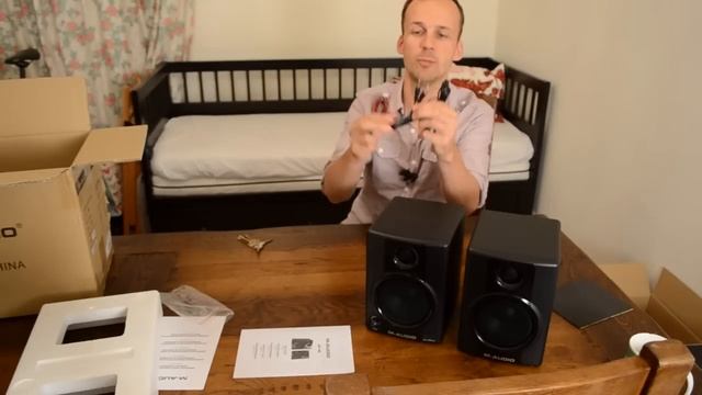 M-Audio AV40 Studio Monitor Unboxing & Tips смотреть онлайн