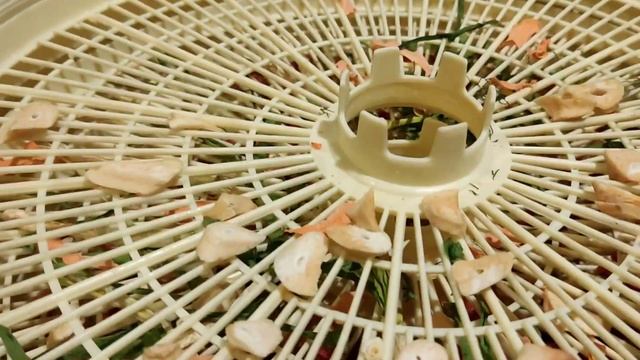Универсальная соль. Соль500г . Морковь 600г .Перед сладкий600г .Чеснок 1головка .Лук зелёный 200 г. смотреть онлайн