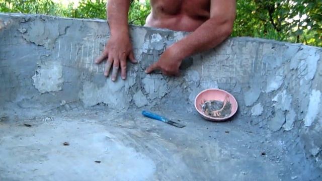 КАК ЗАКРЕПИТЬ МЕТАЛЛИЧЕСКУЮ СЕТКУ без скоб, гвоздей и саморезов. Маленькие хитрости смотреть онлайн