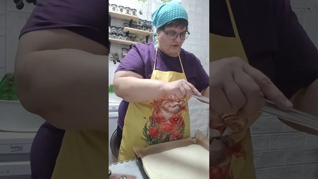 Яйцо нынче золотое,поэтому пирог стряпаем без яиц. смотреть онлайн