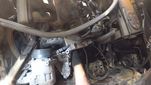 Volvo S80 3.2 Замена приводного ремня с натяжителем смотреть онлайн