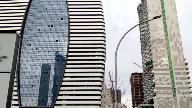 Что там за забором?🤔 Батуми Аллея Героев 2022 смотреть онлайн