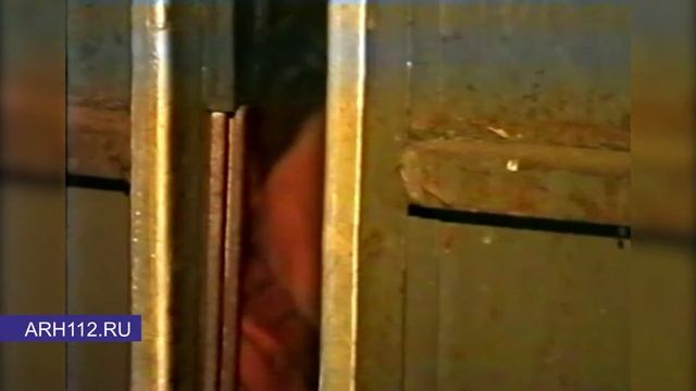 Вскрытие дверей лифта с двумя пожилыми женщинами. Сентябрь 2000 года смотреть онлайн