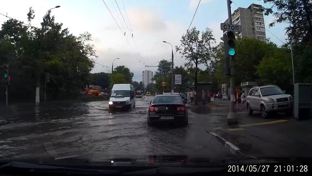 Москва потоп в Ивановском, затопленная газель смотреть онлайн
