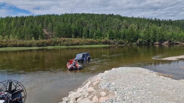 Вездеход чуть не унесло течением смотреть онлайн