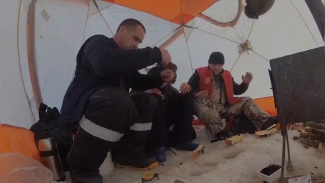 КЛЁВАЯ РЫБАЛКА НА СЫНЕ. ВАНЁК показал класс ? на мотобуксировщике.#рыбалкавУсинске смотреть онлайн