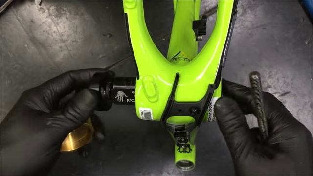 BB30 and PF30 bearing/spindle install & removal tool смотреть онлайн