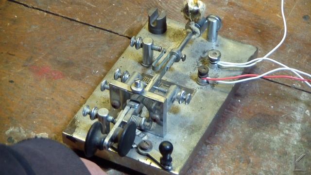 Ham Radio - A look at an antique Bug. A Telegraph Aparatus Co. model 810 from the late 1940's смотреть онлайн