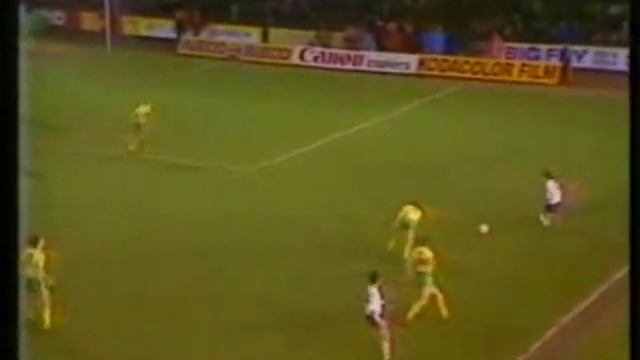 Osvaldo "Ossie" Ardiles en el Tottenham (jugadas y goles) смотреть онлайн