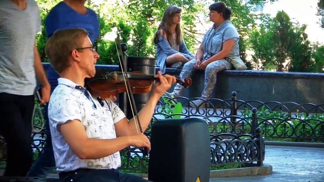 Скрипач на Приморском бульваре / Violinist on Seaside Boulevard смотреть онлайн