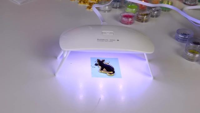 Testing UV RESIN Craft Kit - Epoxy Charms with a Nail Lamp?! смотреть онлайн