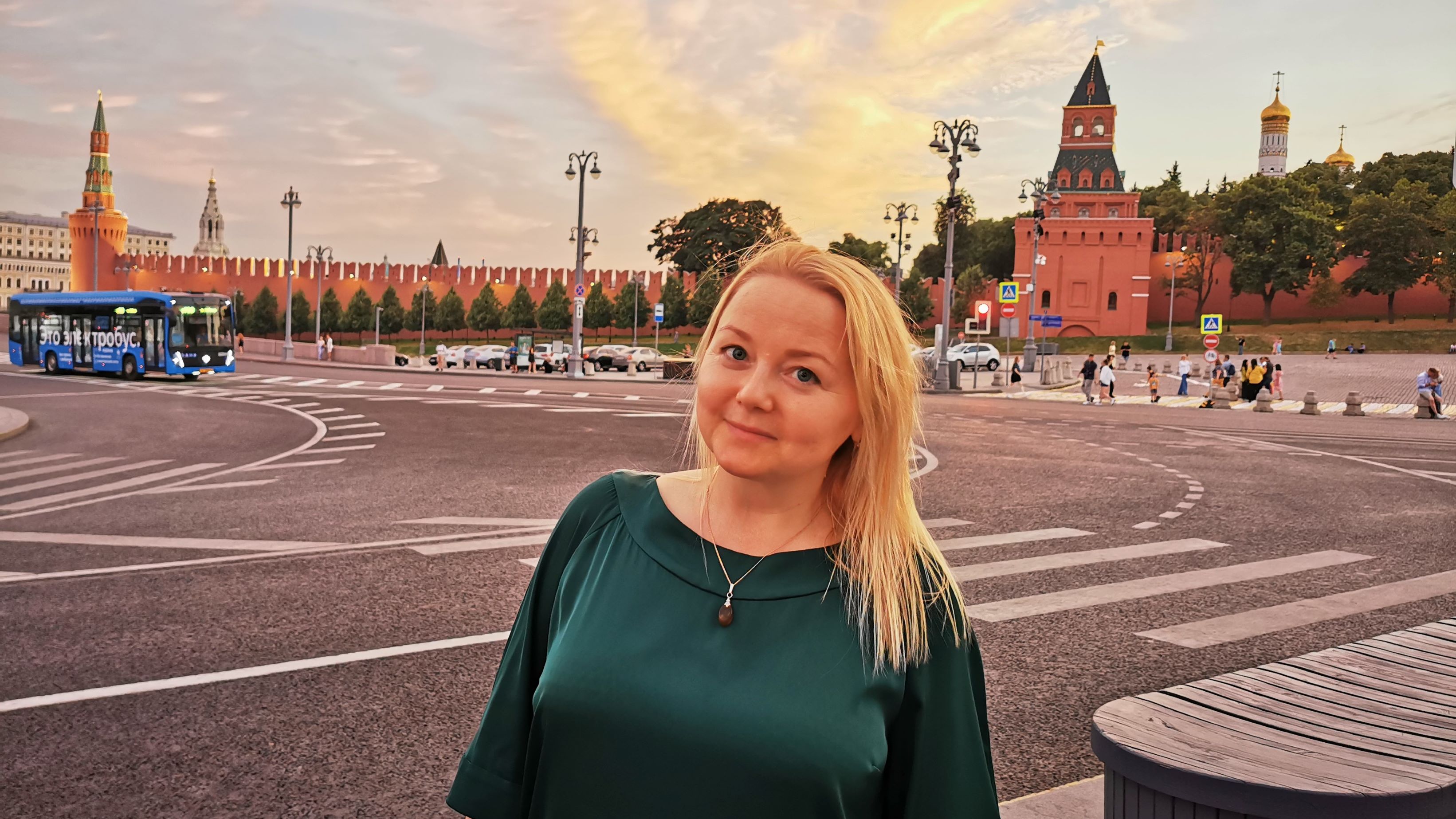 Экскурсия по Москве на красном экскурсионном автобусе. Самое главное – в пяти минутах смотреть онлайн