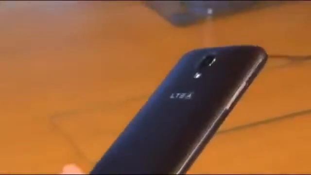 Samsung Galaxy Round — первый в мире смартфон с изогнутым дисплеем смотреть онлайн