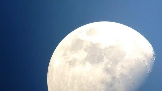 The moon through a TeleVue NP101 смотреть онлайн