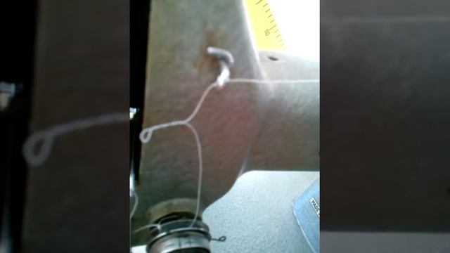 Как в правильной последовательности заправить нитку в швейную машинку? смотреть онлайн