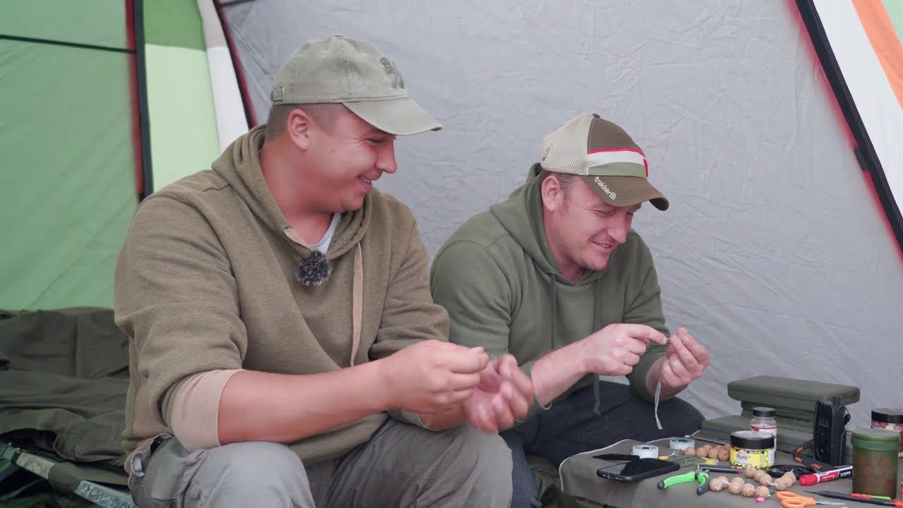 ТРУДОВАЯ РЫБАЛКА С ПОДПИСЧИКОМ НА КАРПА ПОЗДНЕЙ ОСЕНЬЮ. ОТЛИЧНЫЙ ОТДЫХ НА ПРИРОДЕ. смотреть онлайн