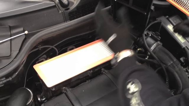HOW TO: Mini Cooper S R56 - Air Filter Replacement (Easy DIY) смотреть онлайн