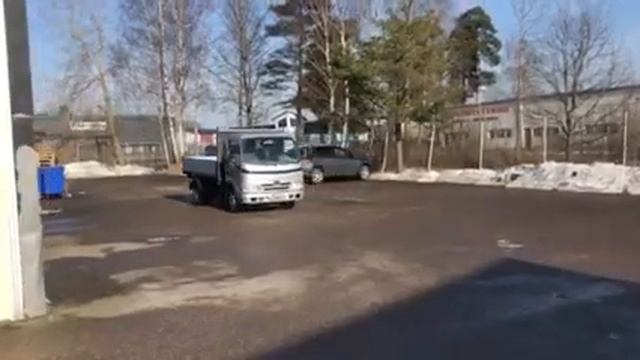 Transportbil, Toyota Dyna 150 смотреть онлайн
