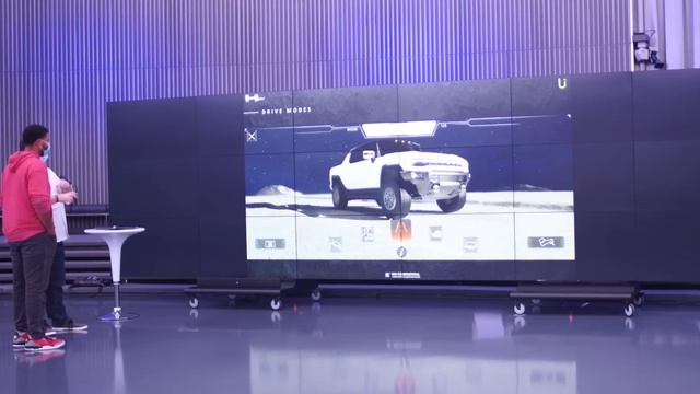 GMC HUMMER EV Hands-On Review! (1000hp, 350 miles+) смотреть онлайн