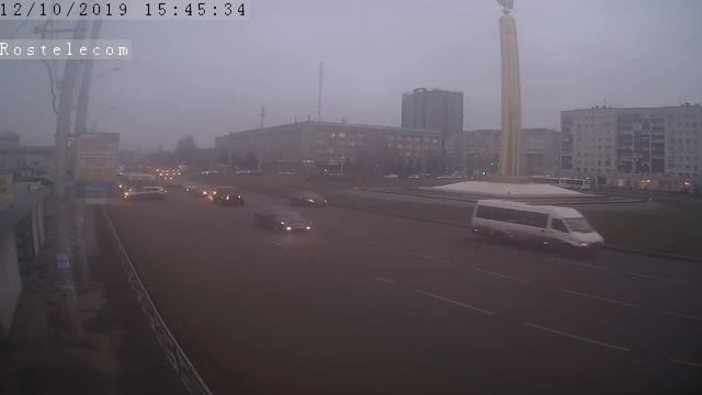 В Липецке на площади Победы столкнулись автобус и иномарка смотреть онлайн