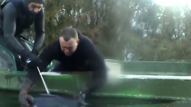 Осенняя подводная охота на сома и судака. Первая часть ретро-фильма. смотреть онлайн