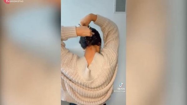 HOW TO: Claw Clip Hairstyles for LONG HAIR ('90s ) | Claw Clip Hair Hacks