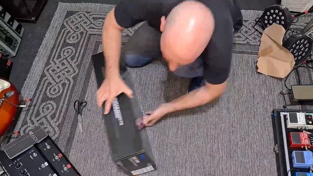 Unboxing BOSS GX-100! Em breve muuuuita coisa sobre esse lançamento! смотреть онлайн