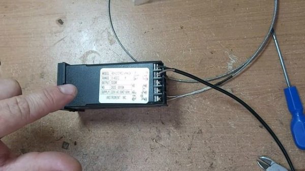 ПИД-регулятор температуры REX-C100: краткий обзор.