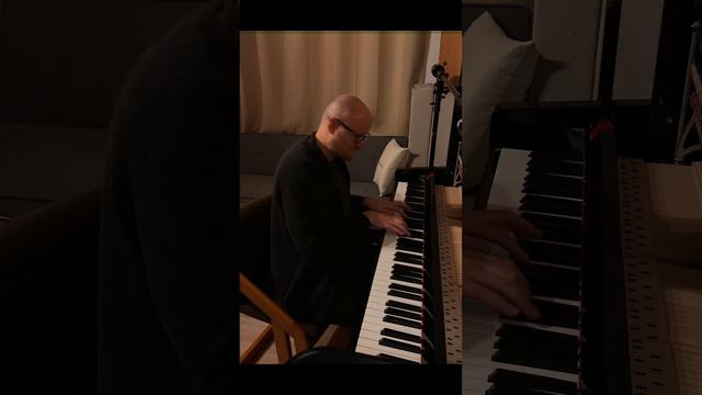 Moon River (Henry Mancini) - Olaf Taranczewski, piano смотреть онлайн